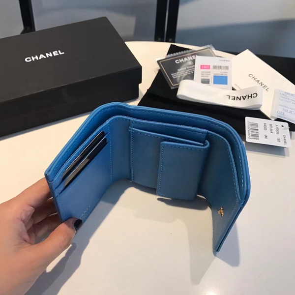 シャネル財布着用イメージ